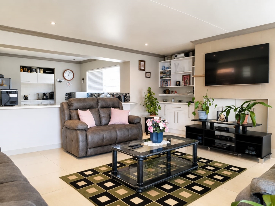 3 Bedroom Property for Sale in Reebok Western Cape